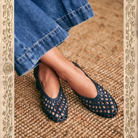 Sézane Laura Heeled Pumps - Picture 1 of 12